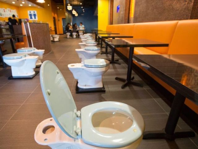 toilet Café