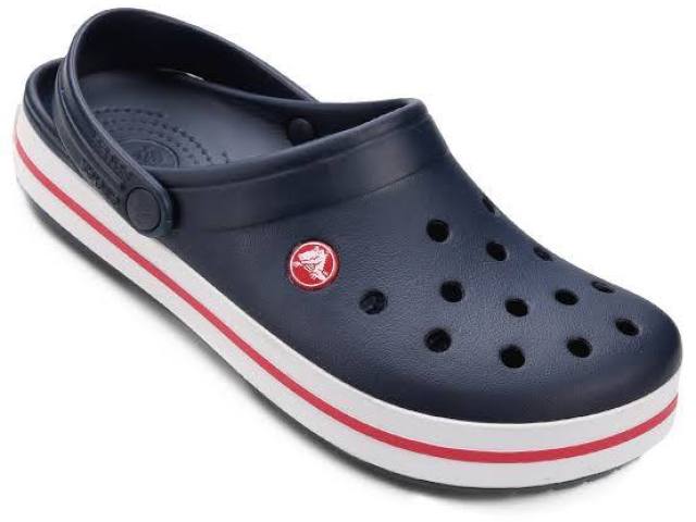 Crocs, mais aberto..