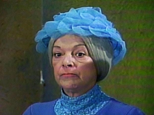Você seria o(a): Dona Clotilde (Bruxa do 71)