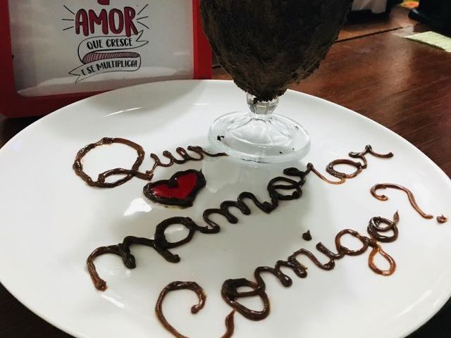 Ele me pediu no restaurante mesmo