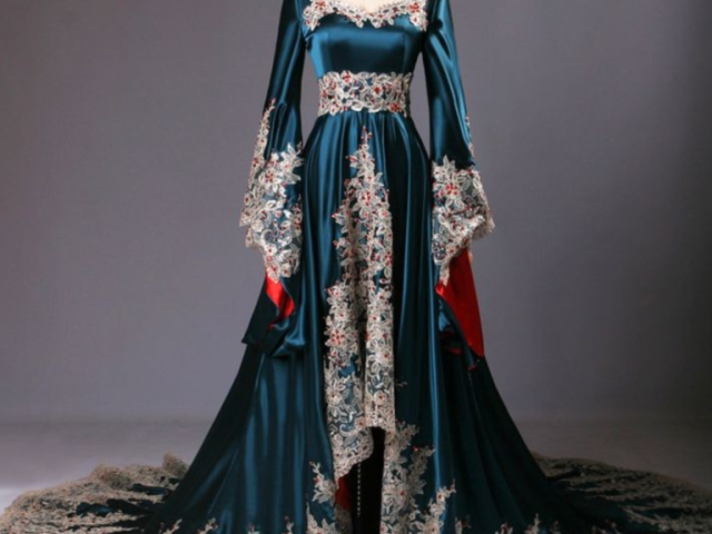 Poderosa! Tal roupa, tal rainha!