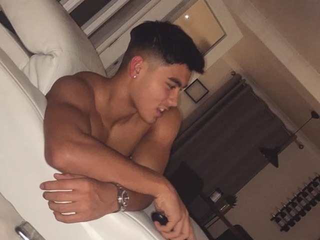 Amém, Bailey May