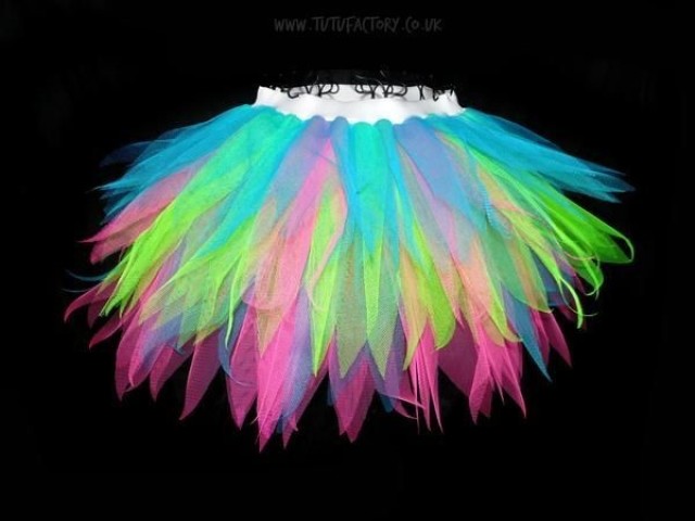 Neon
(Galera na foto não da para ver mas tem uma blusinha de renda preta)