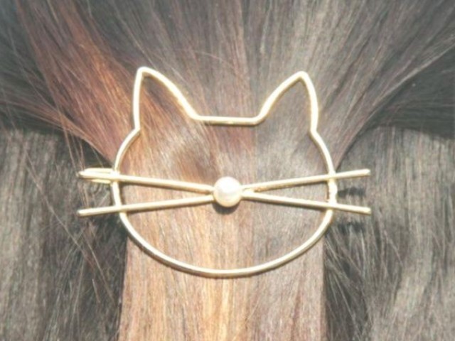 Gatinho
(Presilha de cabelo)