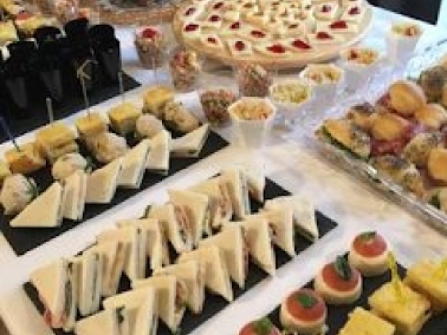 Buffet de massas ( massas, pães, sanduíches, pastéis, enroladinhos, pizzas...)