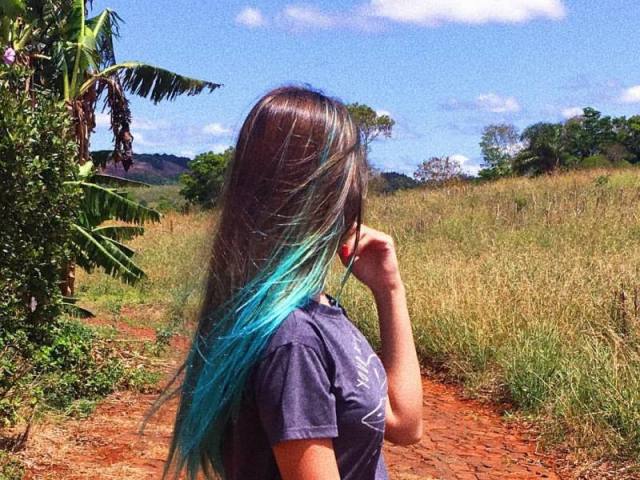 cabelo longo azul