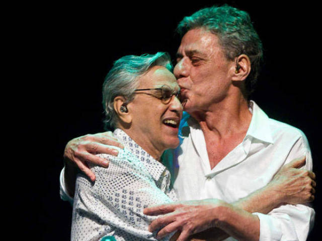 Chico Buarque e Caetano...sou tão fã que vou com os dois!!!