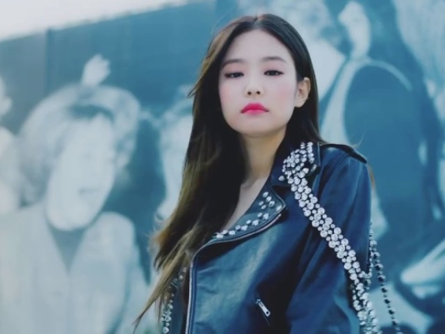 JENNIE - SOLO