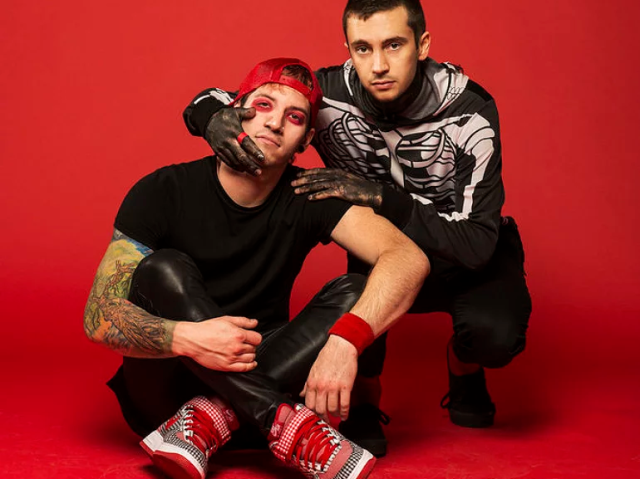 Twenty one pilots