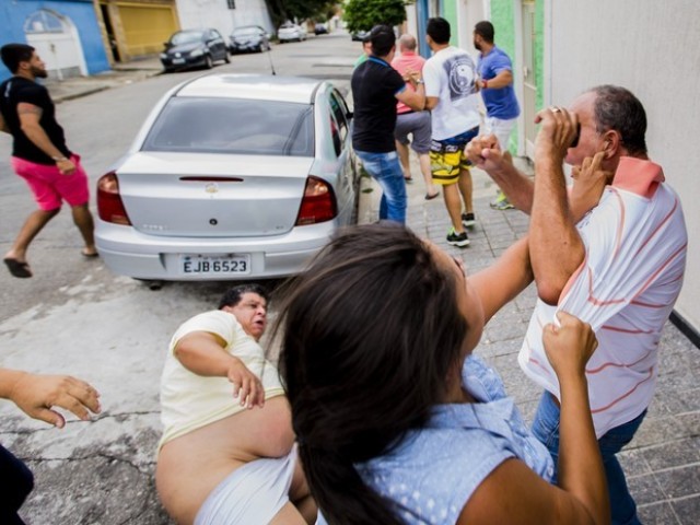 PEDE AJUDA/SOCORRO REALMENTE TARDE DEMAIS PARA TE AUXILIAR NA SITUAÇÃO