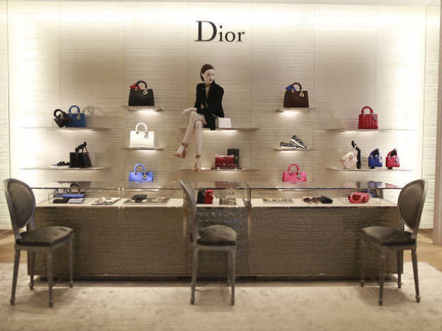 DIOR