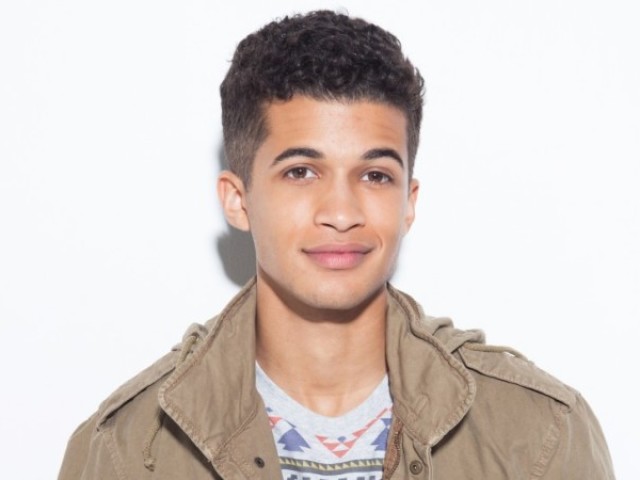 Jordan Fisher, ele daria um principe perfeito, pois tem charme e carisma