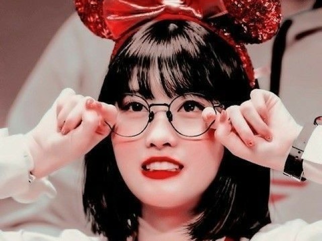 Hirai Momo.