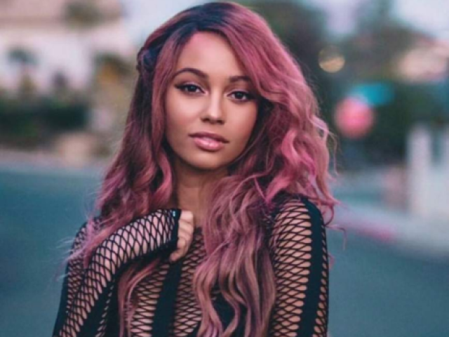 Toni Topaz