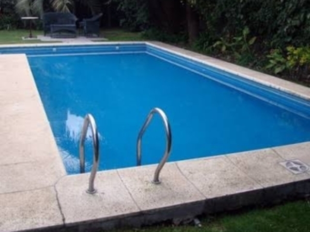 Uma piscina simples para mim e os familiares