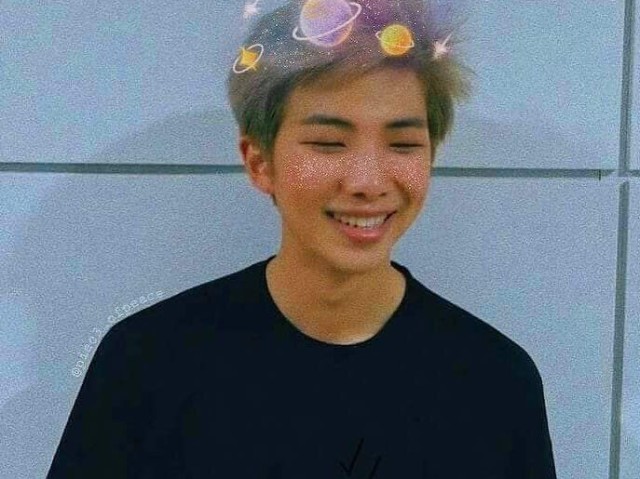 Namjoon (carinhoso, inteligente, desastrado, precisa dos seus cuidados e safadinho)