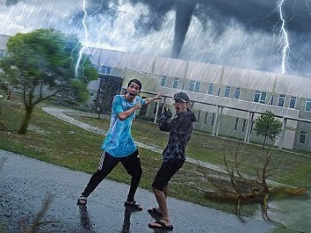 Saindo de casa no meio de um Tornado com o toque de recolher