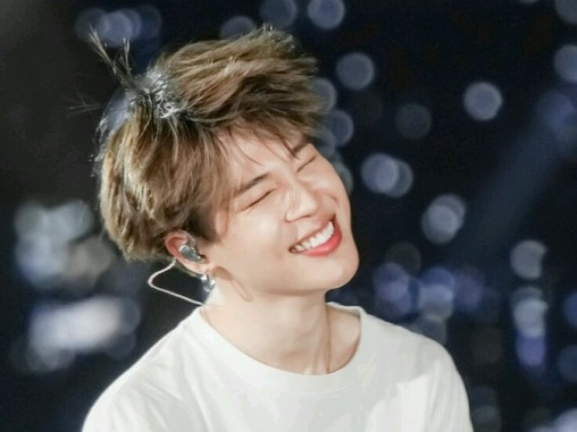 Jimin
porque assim né a vida sem Jimin não é pnada