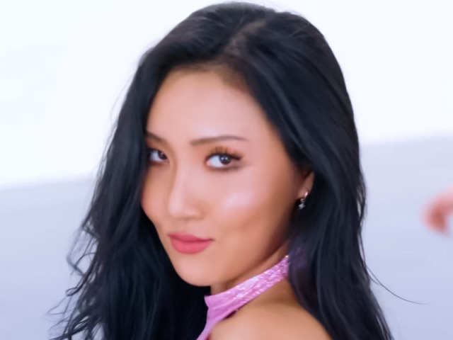 Hwasa (mamamoo)