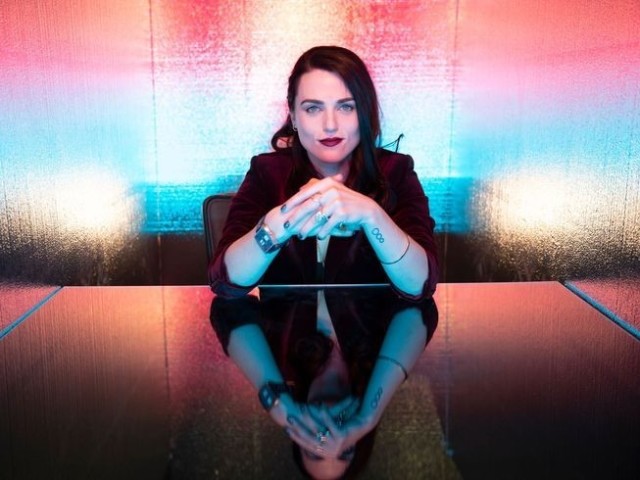 Escolha as roupas e saiba qual personagem da Katie McGrath você!