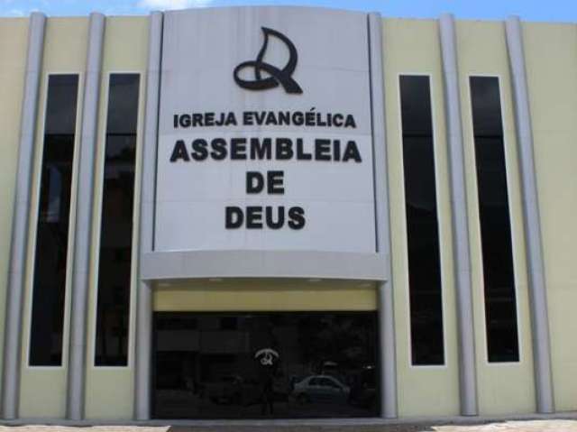 Nenhum, sou da igreja