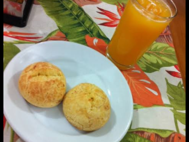 Pão de queijo com algum suco que eu gosto 💕