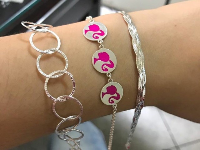 Pulseira da barbie e 6 fios