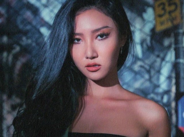 hwasa (mamamoo)