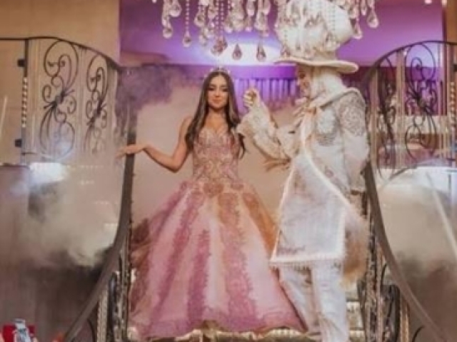 Ou simplesmente
Descendo a escada
Como uma verdadeira princesa