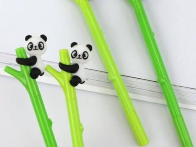 Caneta de panda com bambu