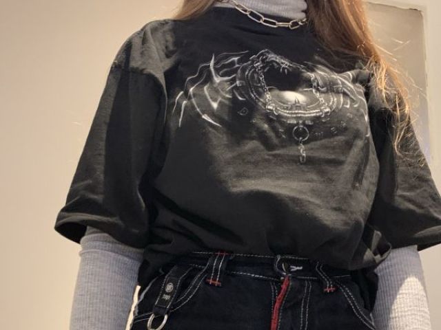 Minha roupa: bem gótica, morri de calor mas relevamos kkkk
Meu date: Algo que ncn presenciei, uma experiência ~quente~ se me entendem....