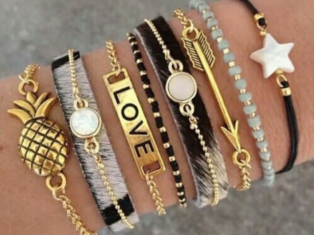 Aí q lindas! Amo bastante pulseira! ^w^