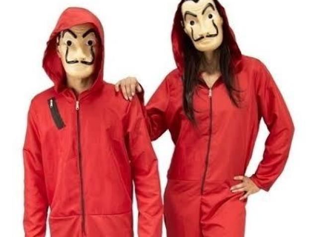 Não é só mulheres que se vestem de la casa de papel! Ha ha ha