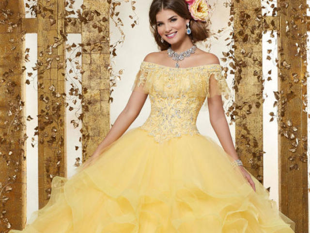 Um lindo vestido amarelo