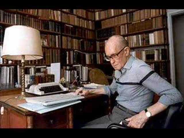 Carlos Drummond de Andrade.