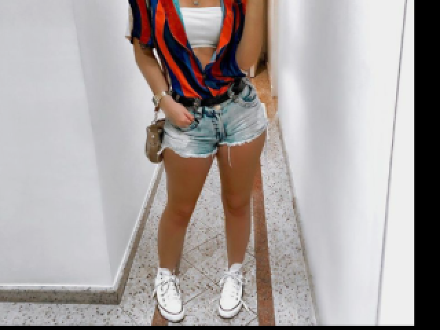 Cropped, blusinha, short e all Star branco