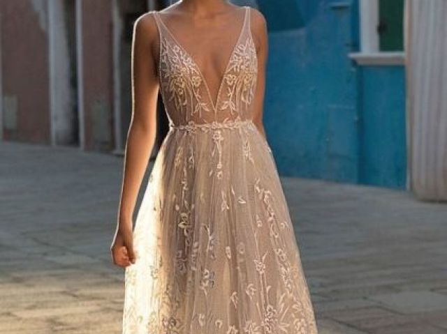 Vestido simples decotado