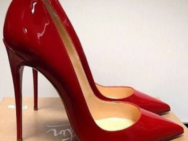 Louboutin vermelho