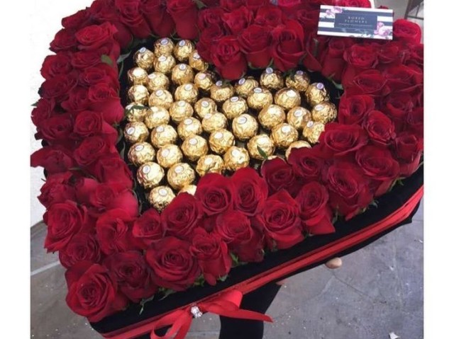 Flores com chocolates😍