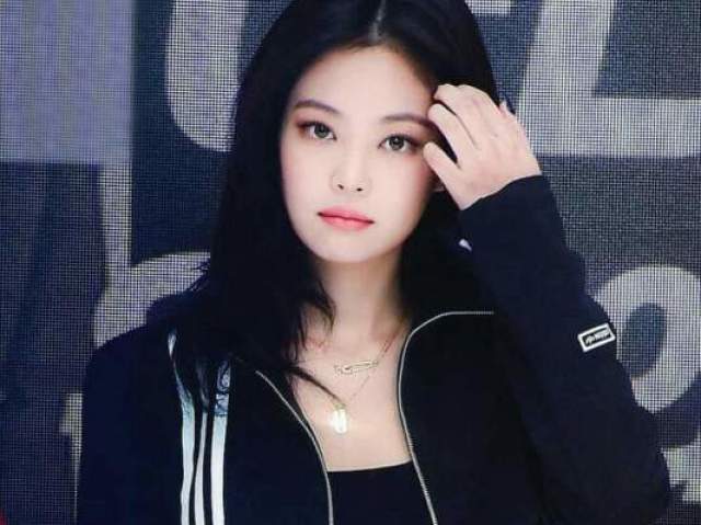 Jennie sem pensar essa mulher e uma verdadeira obra de arte Monalisa em Pessoa.