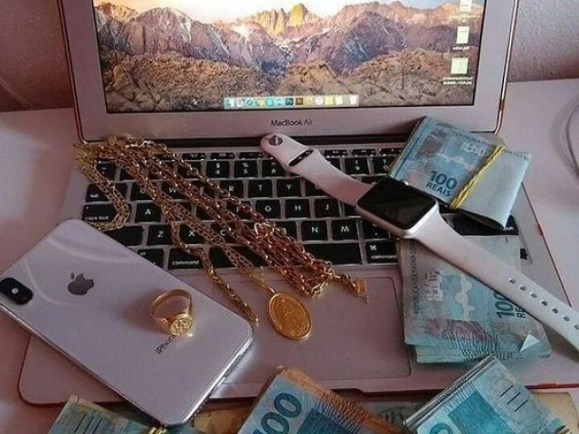 Quem seria seu namorado famoso?