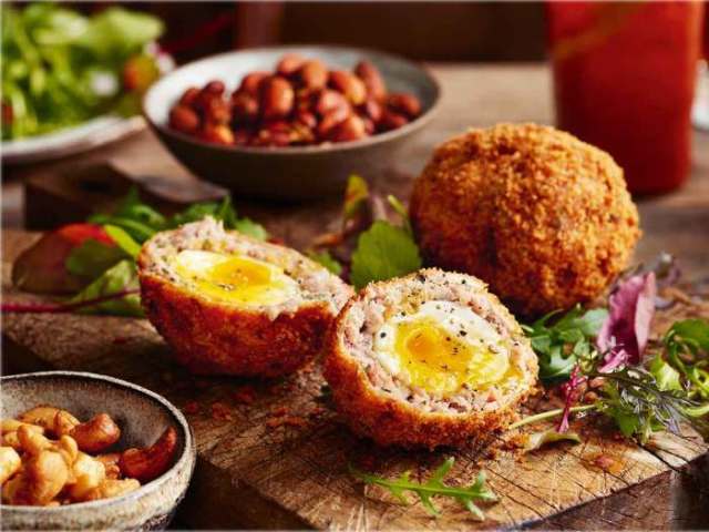 Scotch Eggs (Massa frita e Ovo cozido)