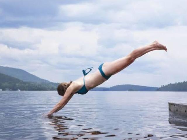 ficar na piscina da sua casa