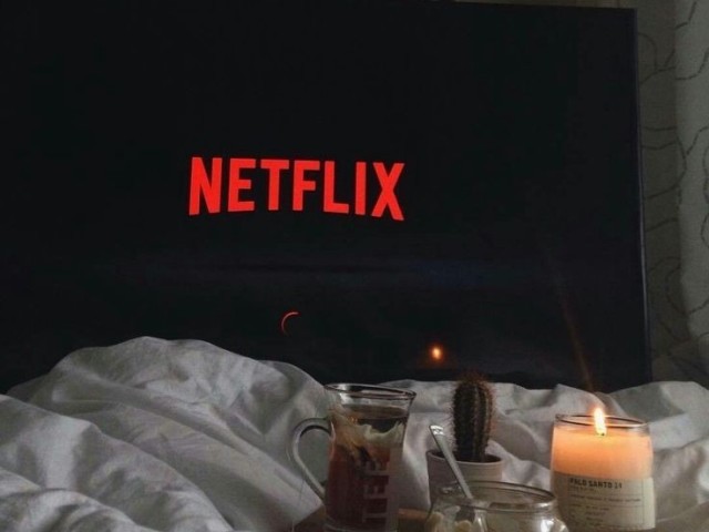 Ficar em casa e assistir Netflix