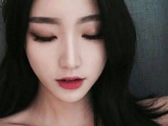 Coreana..
simples e fofa