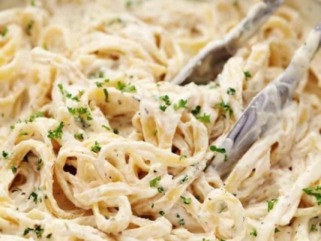 Fettuccine Alfredo