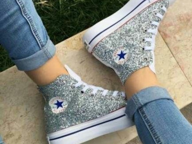 Um tênis All star com muito glitter 💖