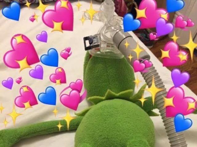 Eu só sei que te amo e que vc é a pessoa mais incrivel do mundo. Obrigada por me deixar ficar com vc todos os dias, por me amar e continuar viva comigo. Vc é meu poço de amor e felicidade
