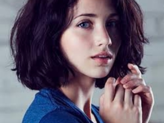 Emily Rudd (Lhang/Inn) - Atriz