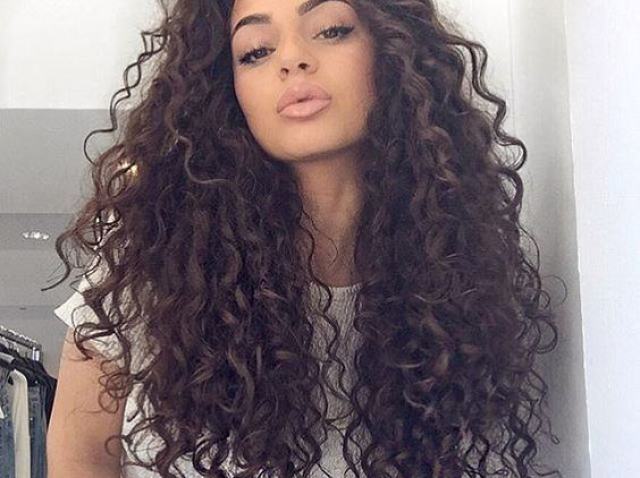 cabelo longo enrolado